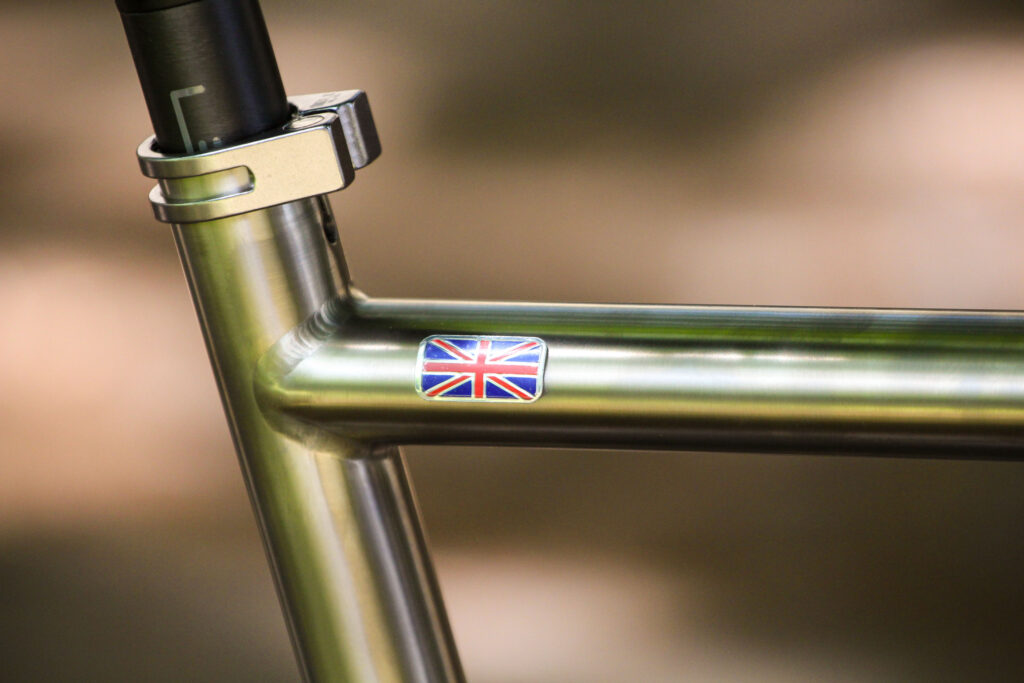2020 Ribble Endurance Ti Disc Enthusiast – top tube badge.jpg