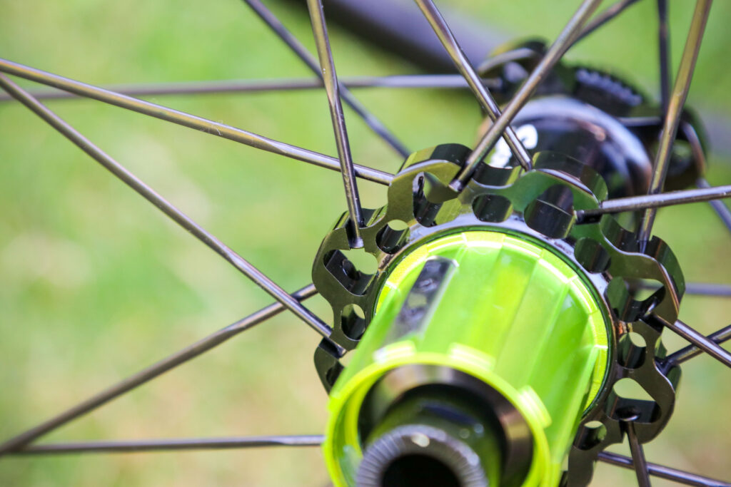 2020 Scribe Race-D wheelset – rear hub 3.jpg