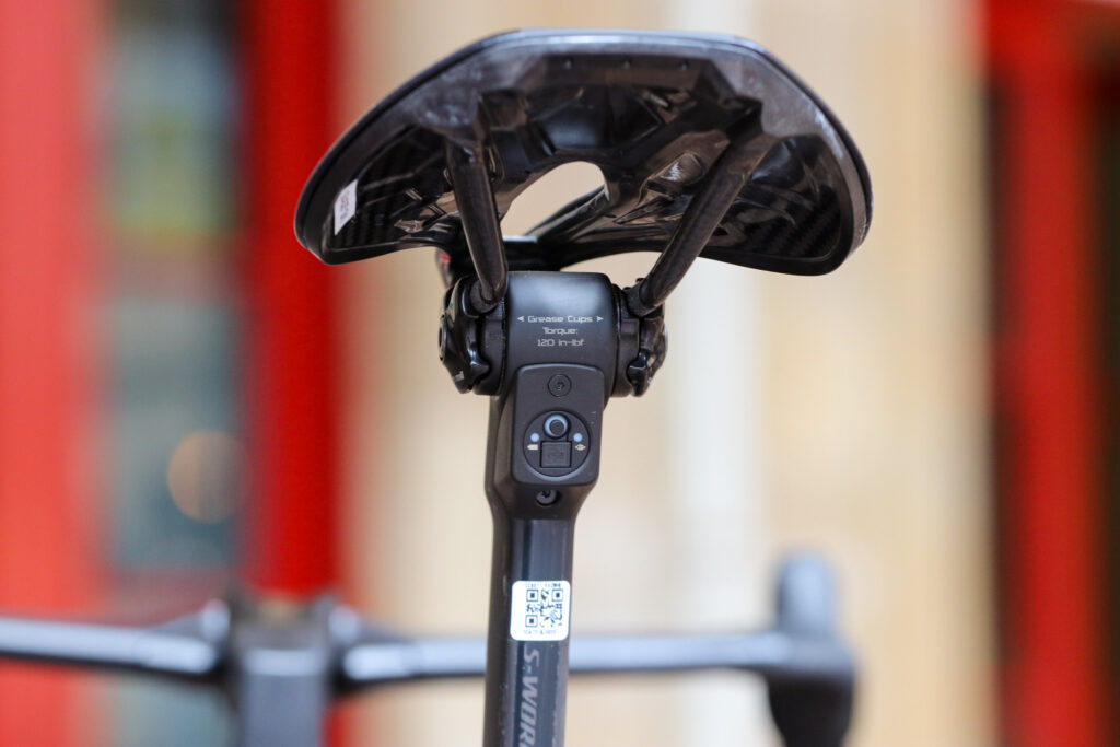 2020 Specialized Tarmac SL7 – charging port.jpg