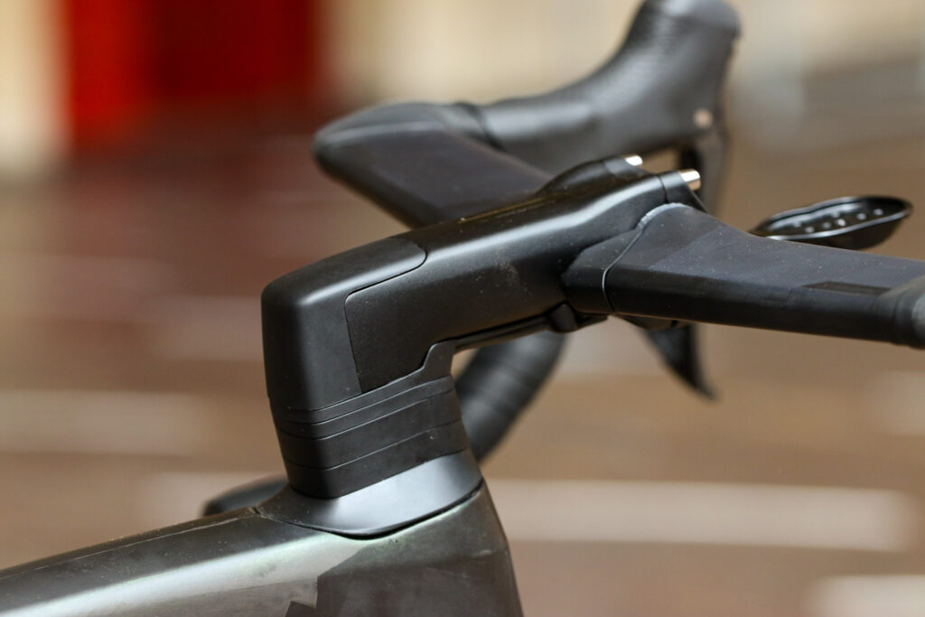 2020 Specialized Tarmac SL7 – stem and spacers.jpg