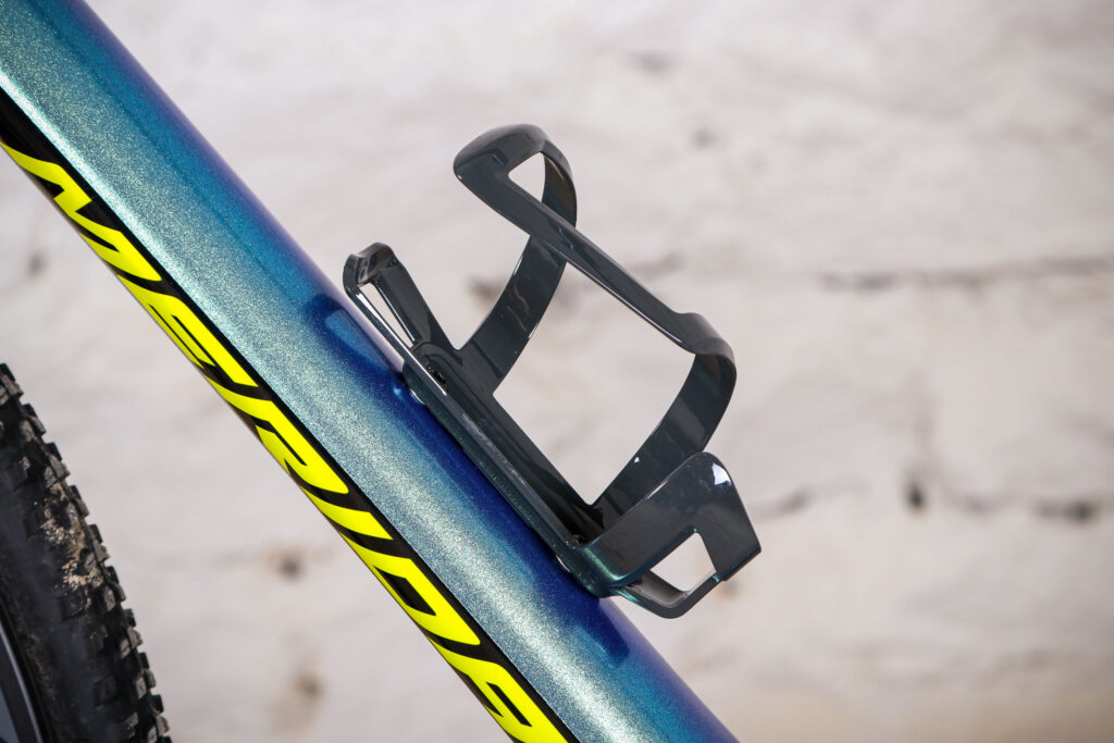 Bontrager Left Side Load Water Bottle Cage 1.jpg