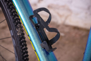 Bontrager Left Side Load Water Bottle Cage 2.jpg