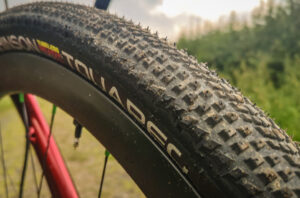 Hutchinson Tourareg gravel tyre 700x45c-1