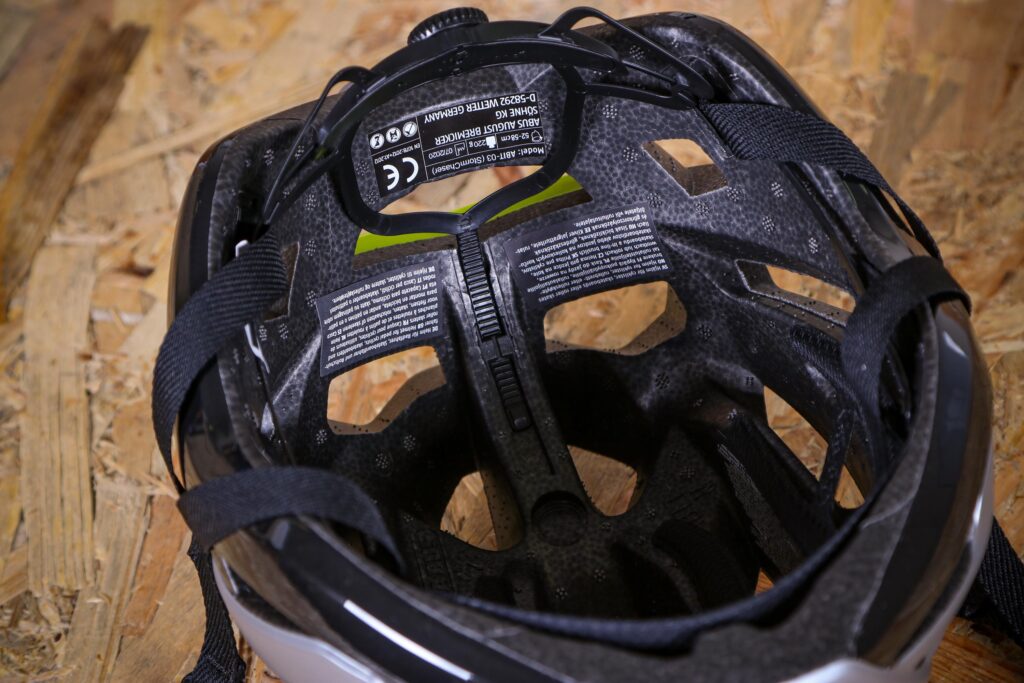 2020 Abus StormChaser helmet – tension system.jpg