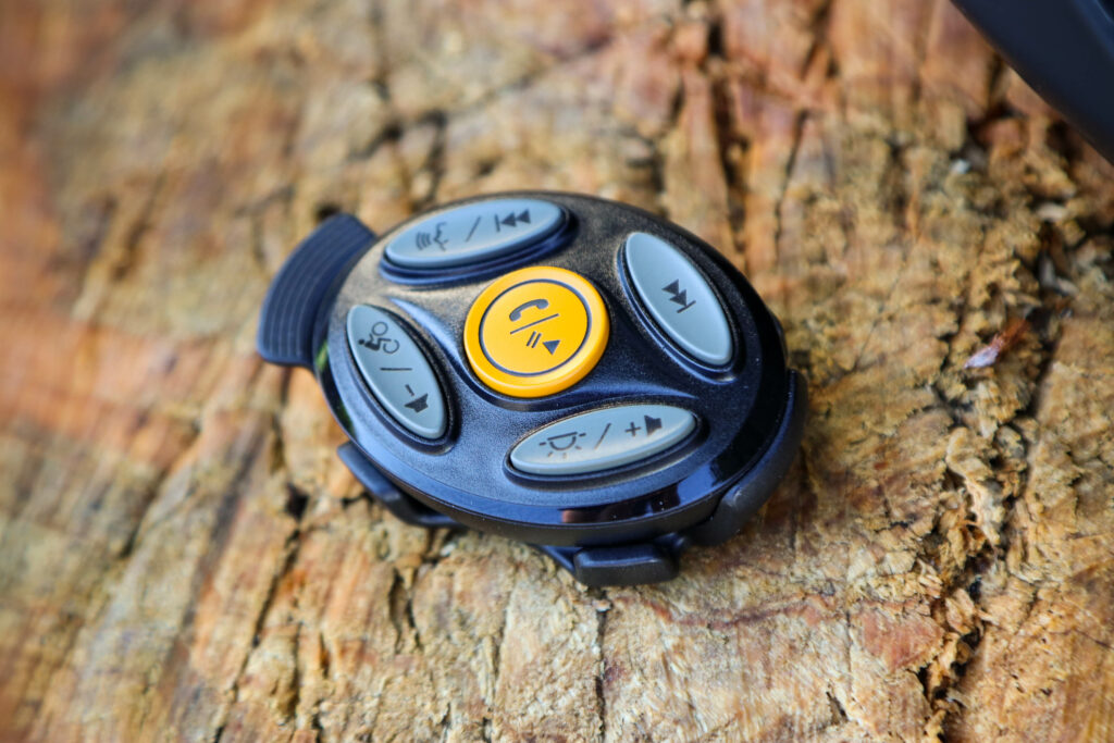 2020 Coros Safesound helmet – remote.jpg