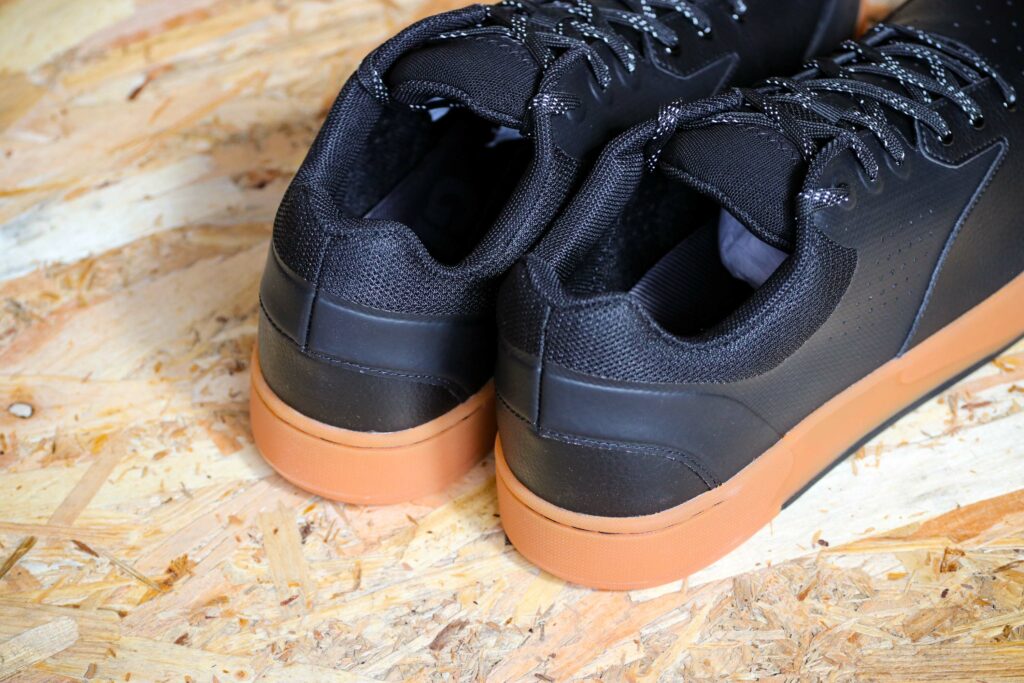 2020 Giant Shuttle Flat Off Road Shoes – heels.jpg