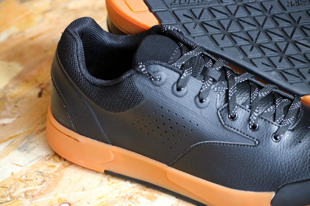 2020 Giant Shuttle Flat Off Road Shoes – side.jpg