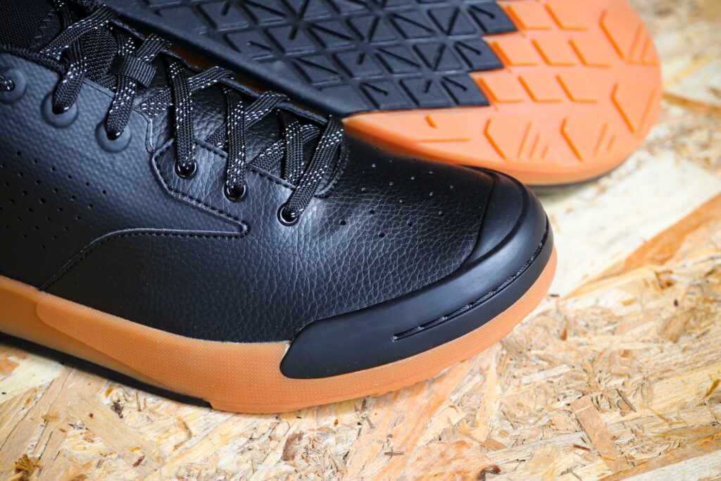 2020 Giant Shuttle Flat Off Road Shoes – toe.jpg