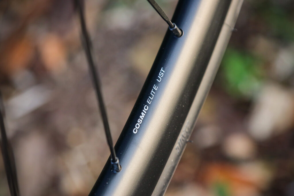2020 Mavic Cosmic Elite UST Disc wheelset – rim detail.jpg