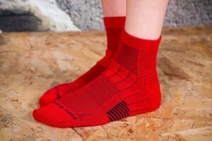2020 Showers Pass Tempo Socks Quarter 1.jpg