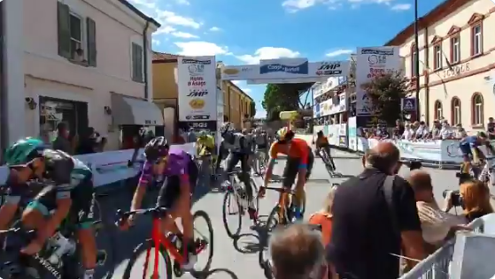 finish screenshot – via ntt pro cycling.PNG