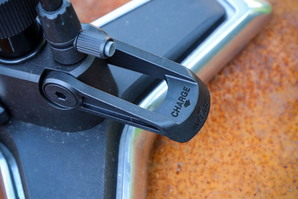 2020 Giant Control Tower Boost track pump – detail.jpg