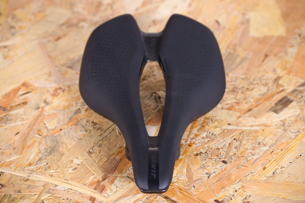 2020 Giant Fleet SLR saddle – front.jpg