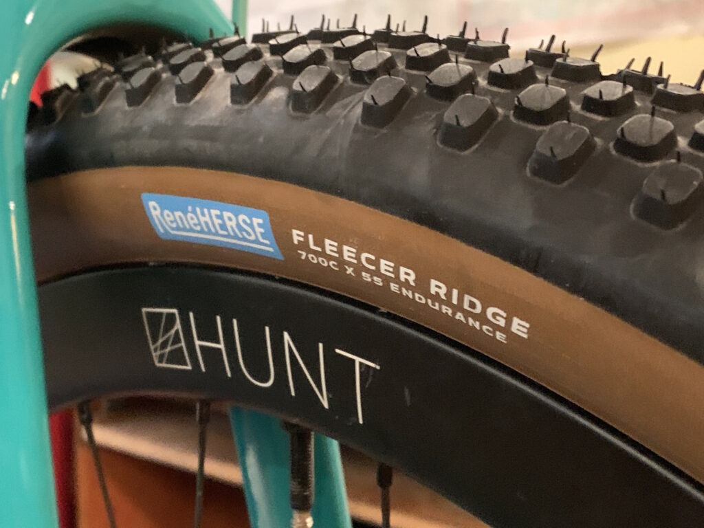 2020 Rene Herse Fleecer Ridge tyre mounted.jpg