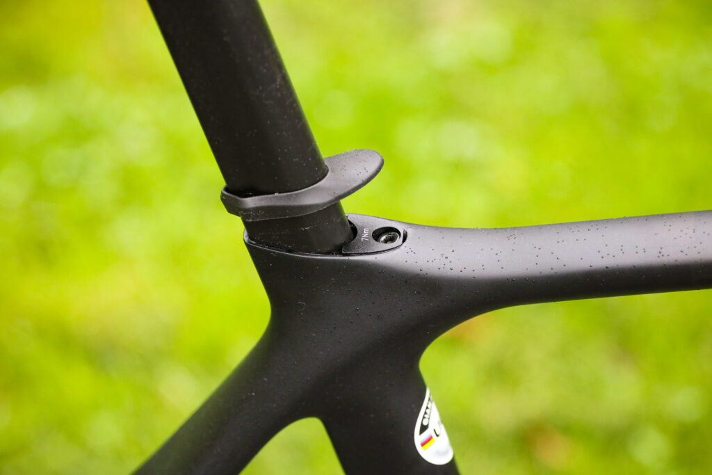 2021 Giant TCR Advanced Pro 1 Disc – seat post bolt.jpg