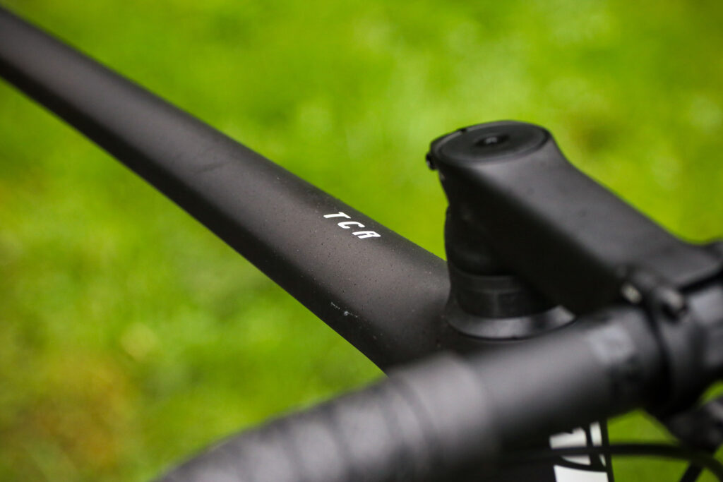 2021 Giant TCR Advanced Pro 1 Disc – top tube.jpg