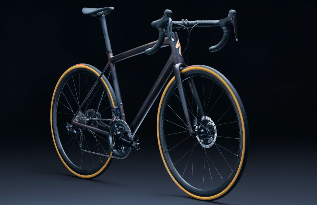 2021 Specialized Aethos Roval Alpinist three-quarter – 1.jpeg