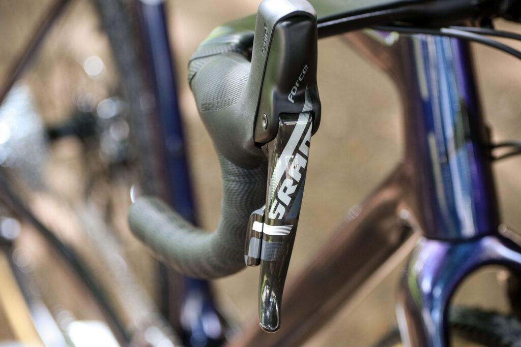 2021 Vitus Energie Evo – SRAM lever.jpg