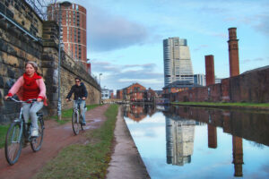 Towpath cyclists (CC BY-NC 2.0 Tom Blackwell:Flickr)