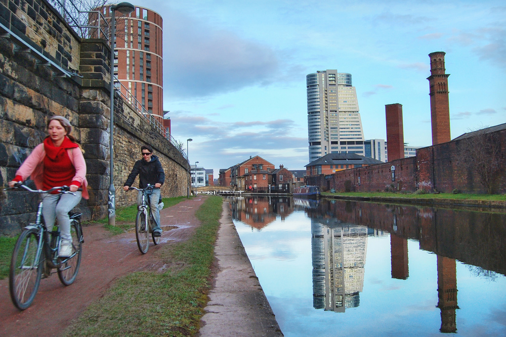 Towpath cyclists (CC BY-NC 2.0 Tom Blackwell:Flickr)