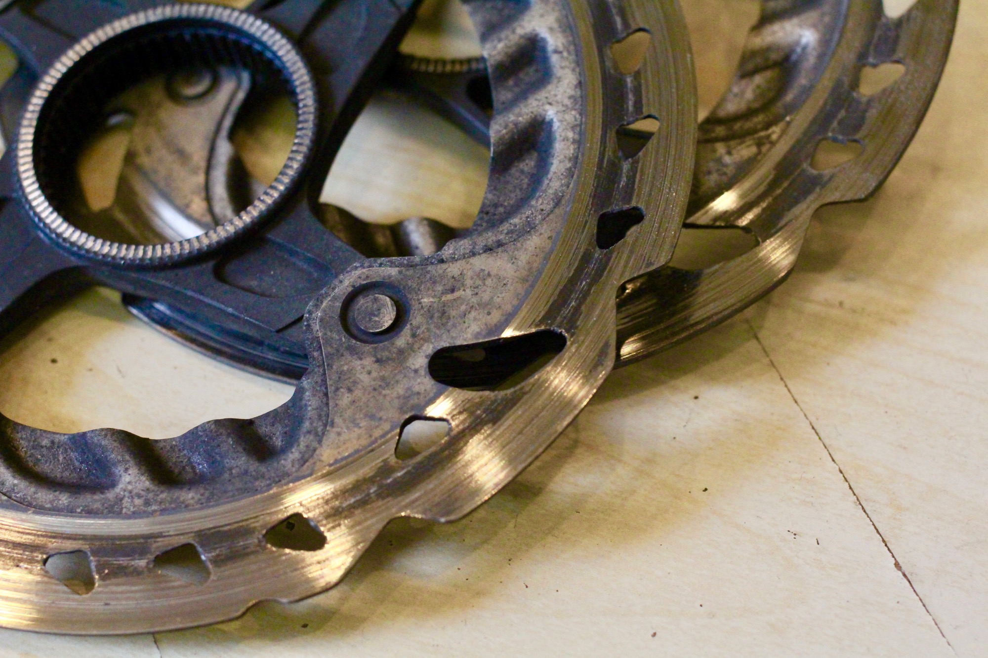 Worn disc brake rotor &ndash; 1 (1)