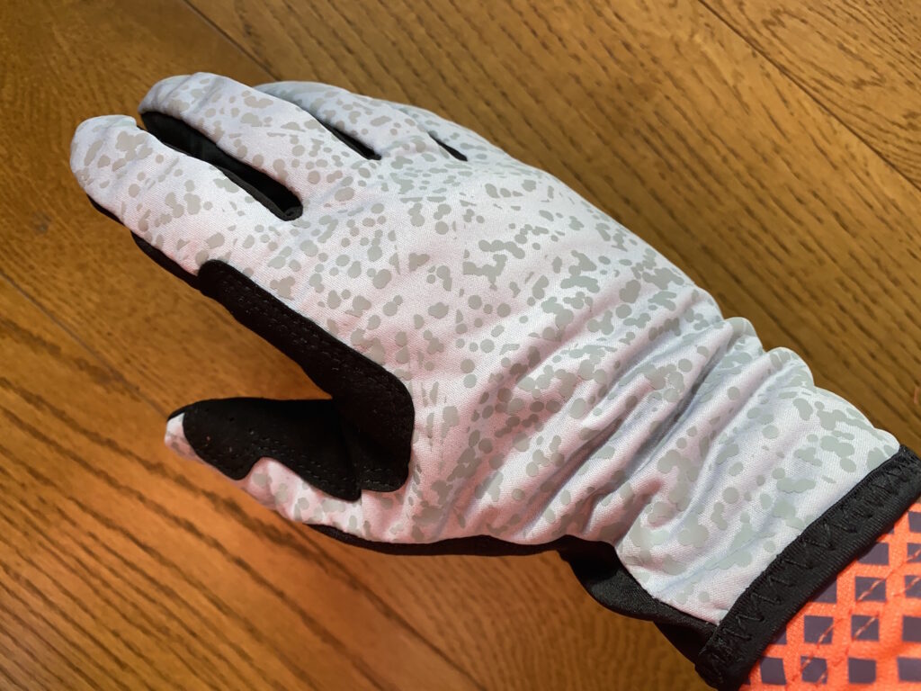 2020 Altura Women’s Firestorm Gloves upper.JPG