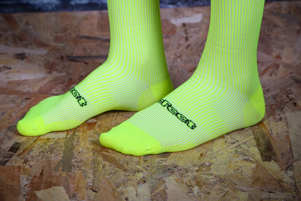 2020 DeFeet Evo Disruptor 8 socks 2.jpg