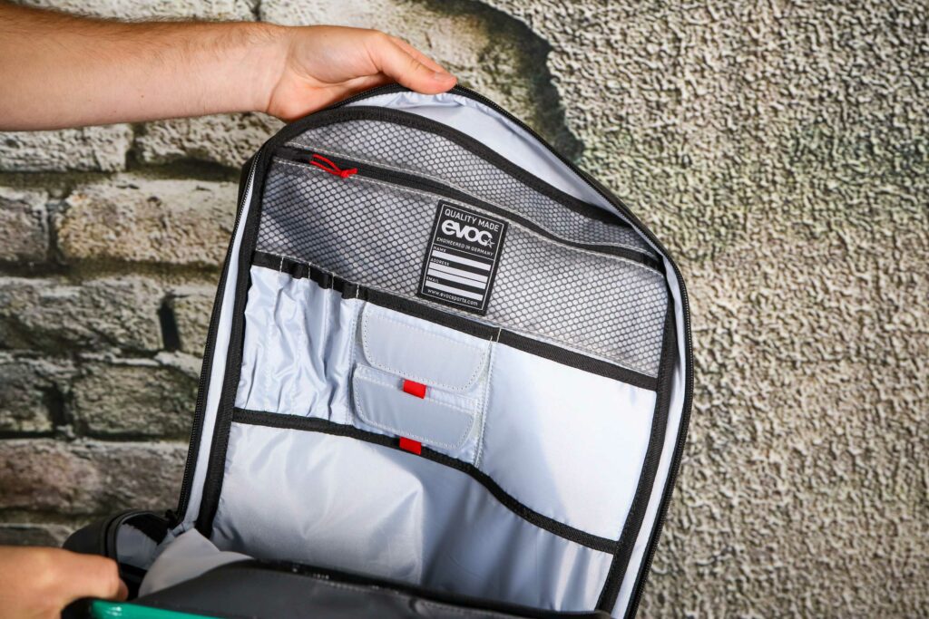 2020 Evoc Commuter 1.8L back pack – organiser.jpg