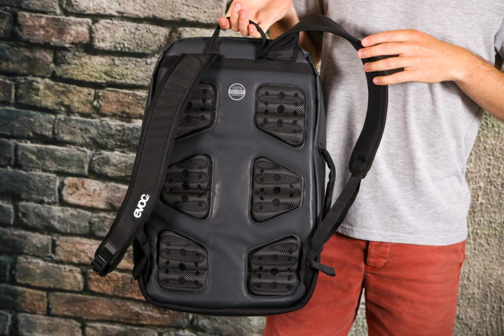 2020 Evoc Commuter 1.8L back pack – padding.jpg