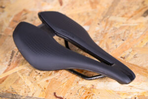 2020 Giant Fleet SL saddle 1.jpg