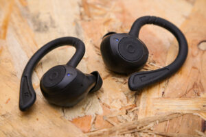 2020 HolyHigh Wireless Earbuds - earbuds.jpg