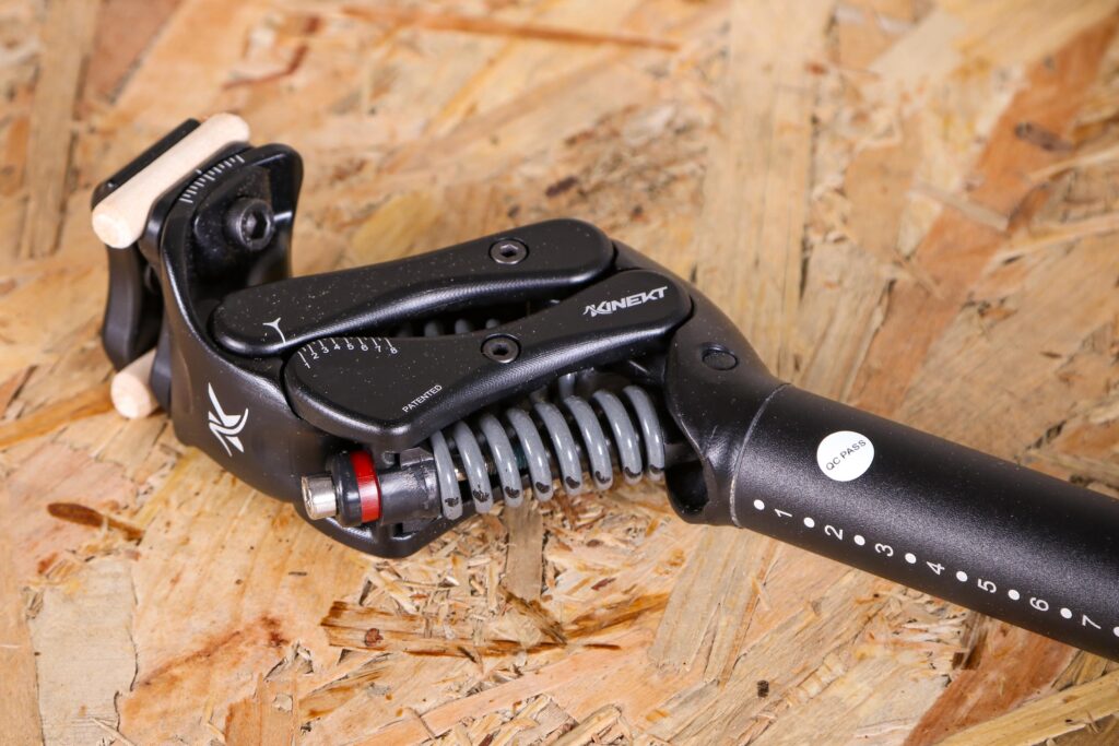 2020 Kinekt 2.1 Aluminium Suspension Seat Post 3.jpg