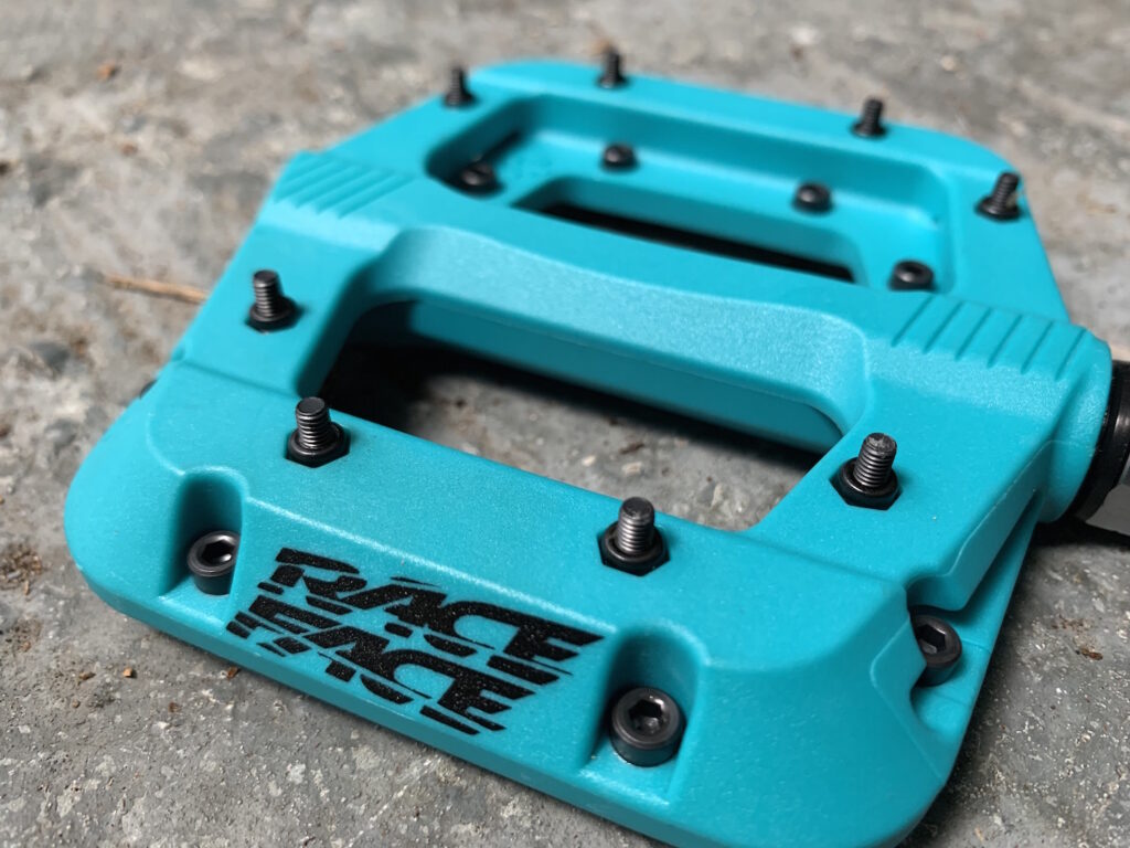 2020 RaceFace Chester flat pedals detail.jpg