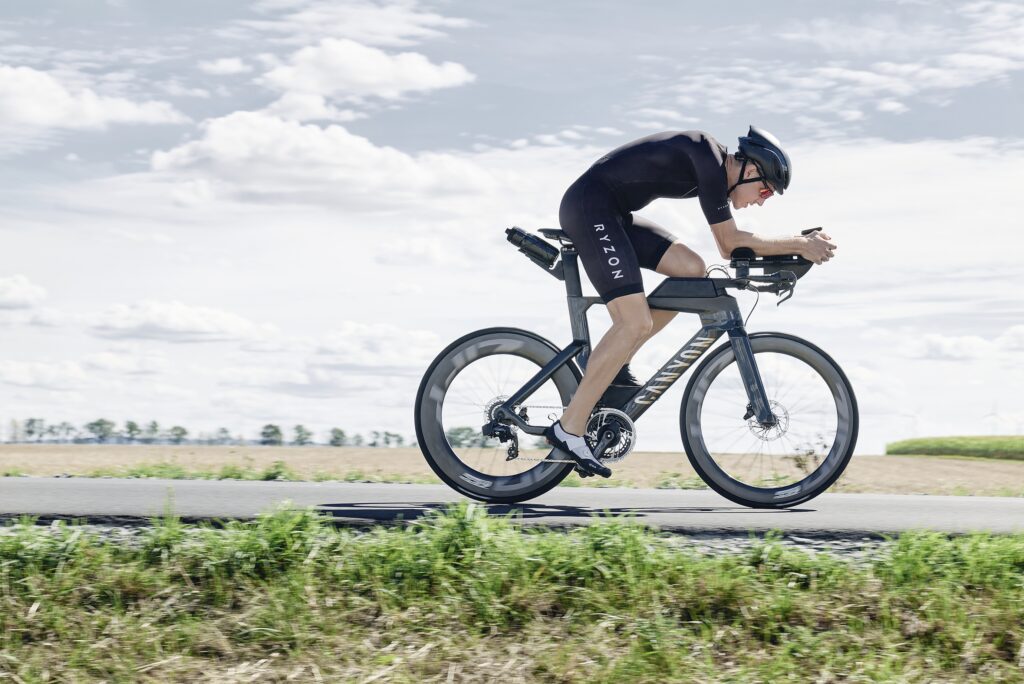 2021 Canyon Speedmax action