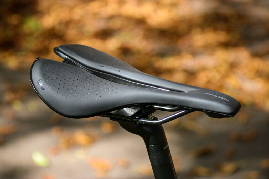 2021 Liv Devote 1 – saddle.jpg