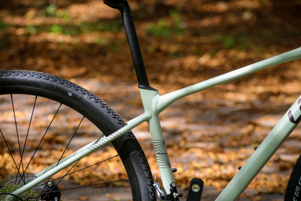 2021 Liv Devote 1 – seat tube junction.jpg