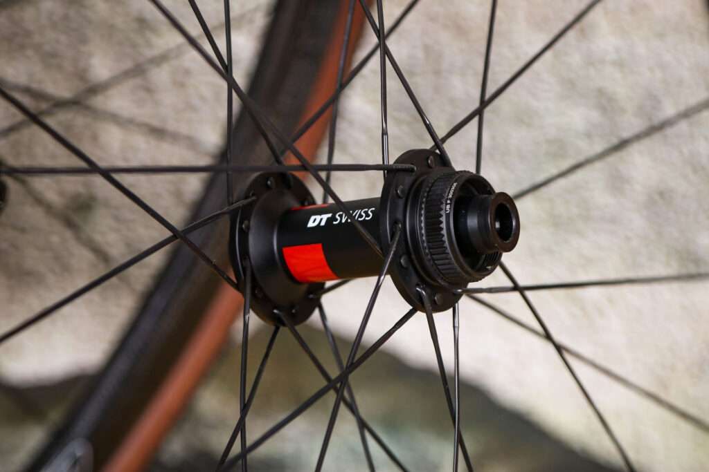 2020 Corima G30-5 30.5MM 28-inch tubeless ready carbon gravel wheels – front hub.jpg