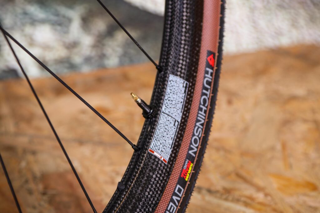 2020 Corima G30-5 30.5MM 28-inch tubeless ready carbon gravel wheels – valve.jpg