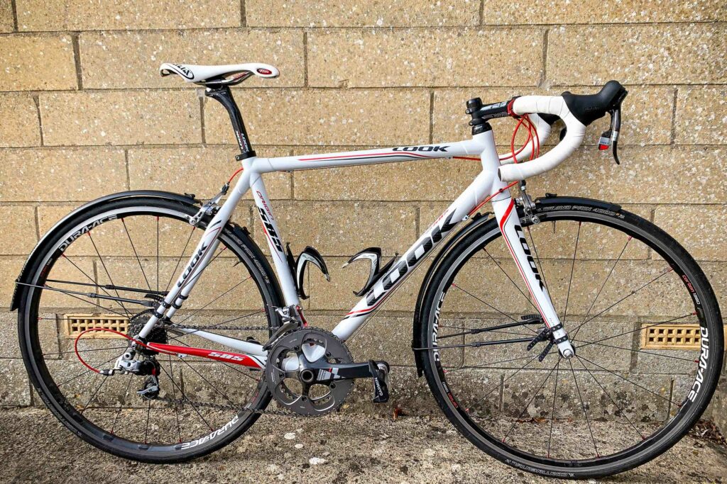 2020 Flinger Race Pro Clip Mudguards – full Bike.jpg