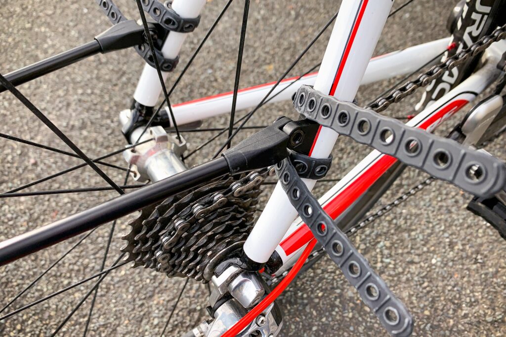 2020 Flinger Race Pro Clip Mudguards – stay attachment.jpg