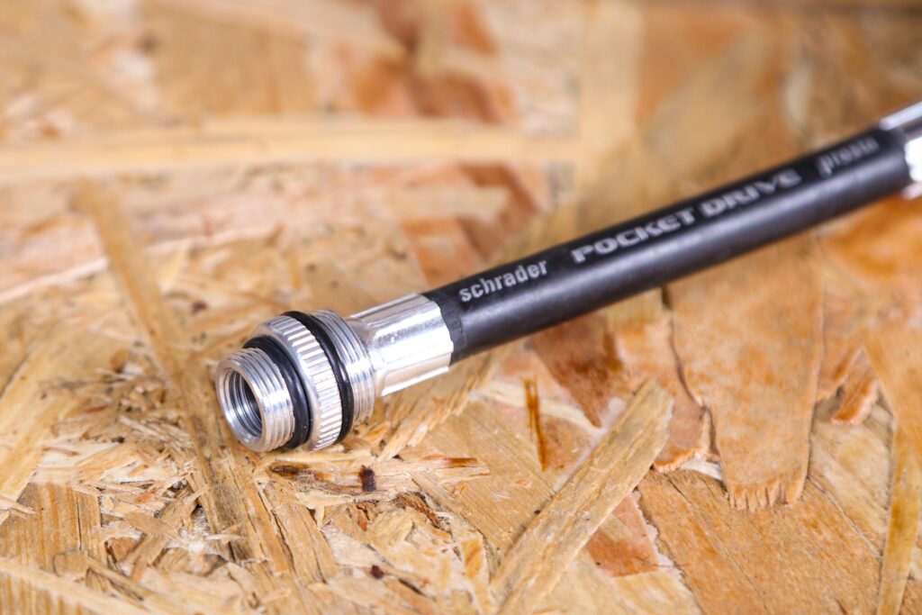 2020 Lezyne Pocket Drive – hose detail.jpg