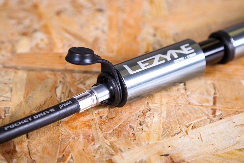 2020 Lezyne Pocket Drive – hose detail 2.jpg