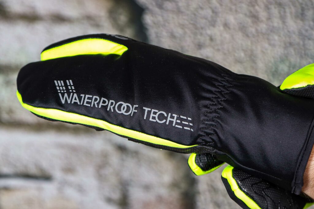 2020 Polaris Bikewear Waterproof Trigger Gloves – detail.jpg