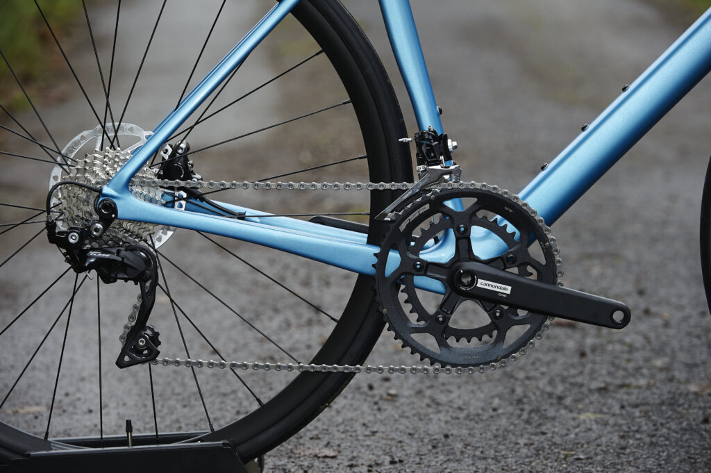 2021 Cannondale SuperSix Evo Carbon Disc 105 – drivetrain.jpg