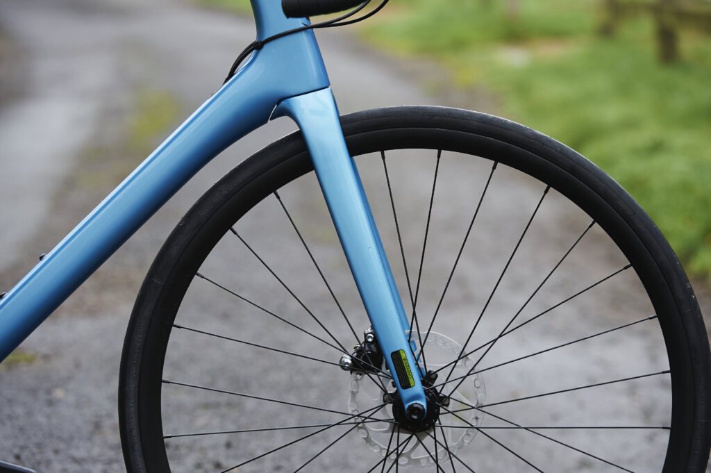 2021 Cannondale SuperSix Evo Carbon Disc 105 – fork.jpg