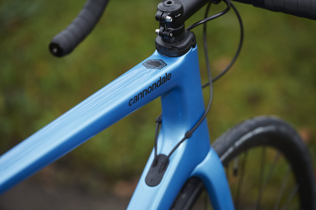 2021 Cannondale SuperSix Evo Carbon Disc 105 – top tube.jpg