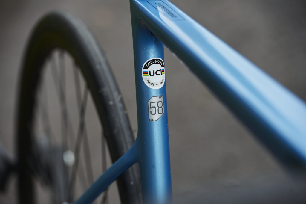 2021 Cannondale SuperSix Evo Carbon Disc 105 – UCI sticker.jpg