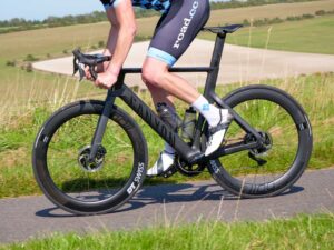 2021 Canyon Aeroad CFR Dura Ace Di2 – riding 5.jpg