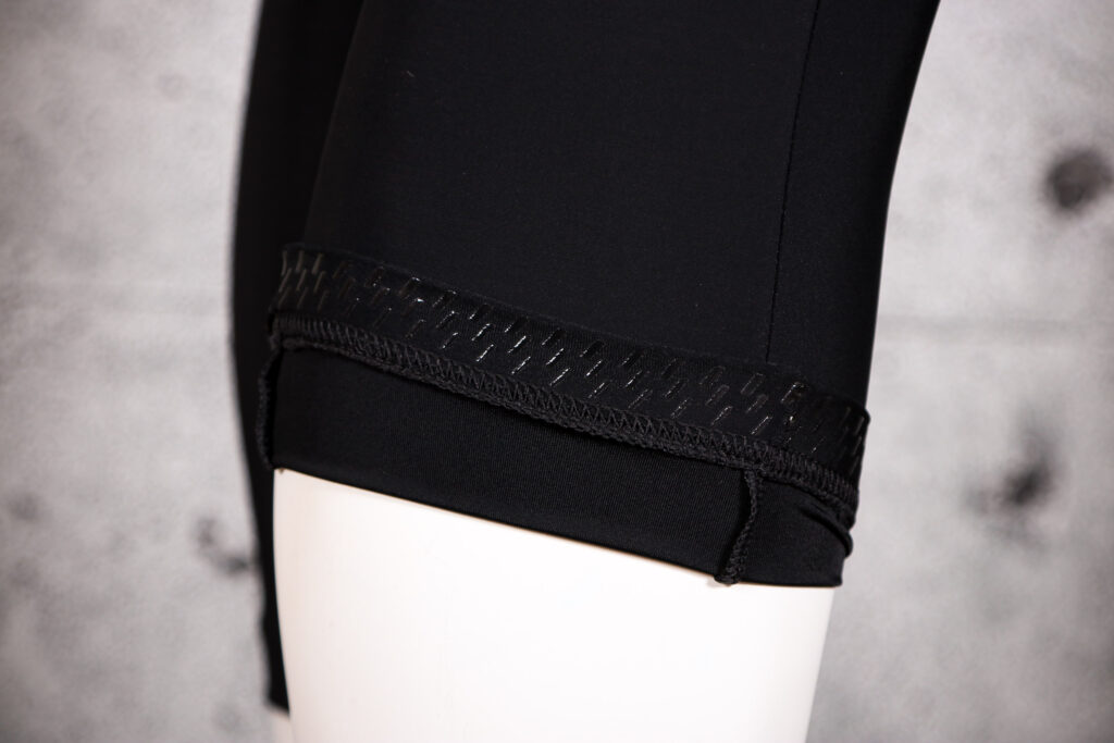 2021 Pearl Izumi Attack three-quarter Bib Tights – cuff gripper.jpg