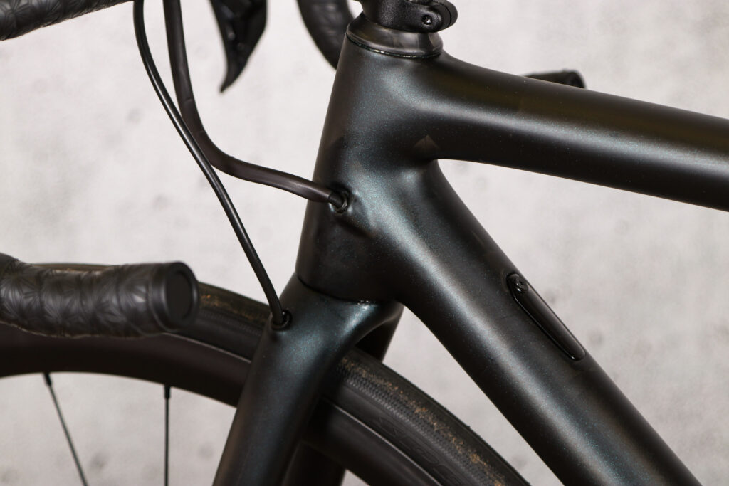 2021 Specialized Aethos Pro Ultegra Di2 – cable route.jpg